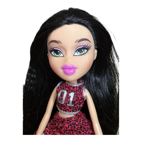 Vintage Bratz Jade Doll 2015 Green Eyes Long Black Crimped Hair 10" - Picture 3 of 11